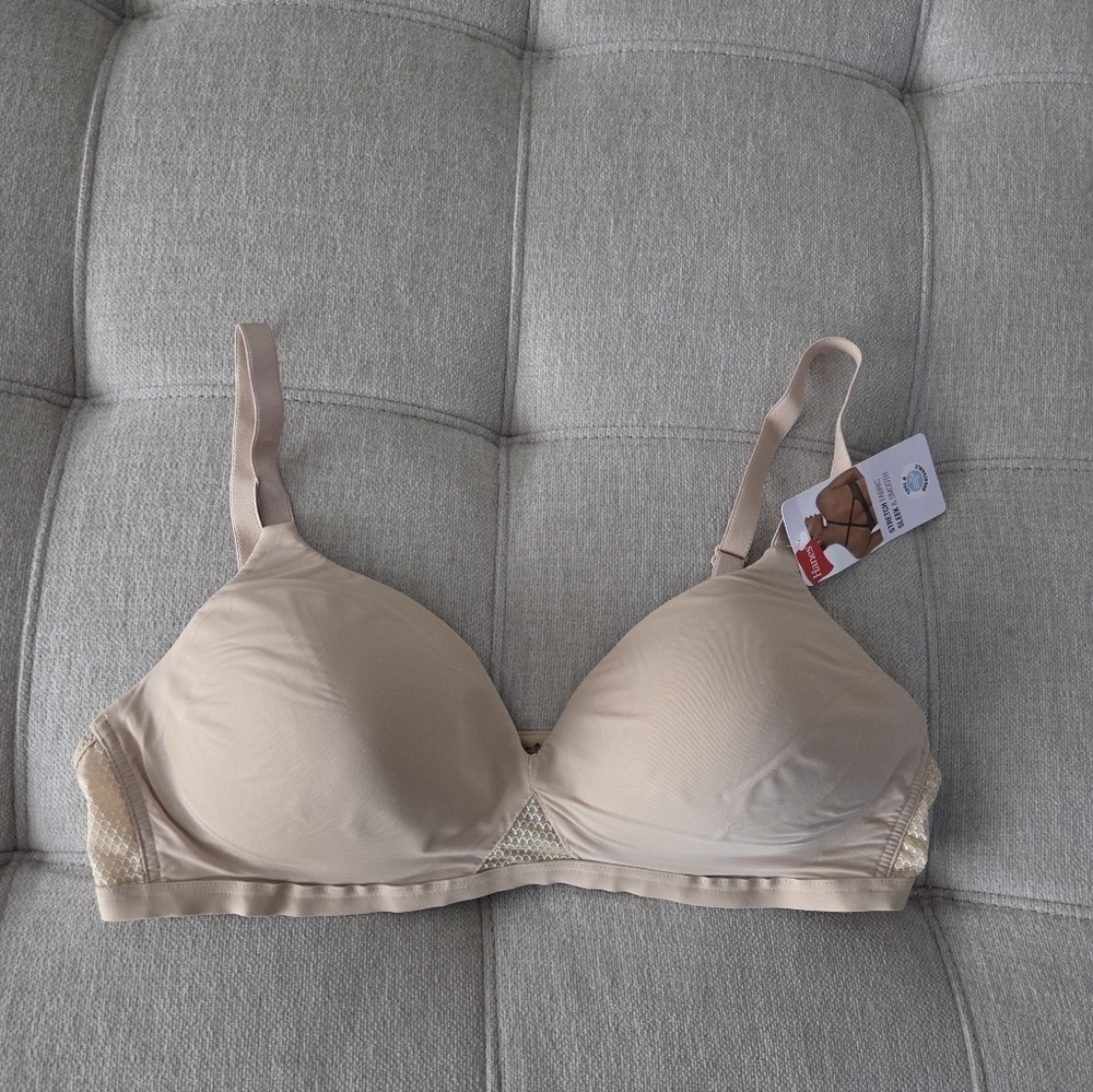 NWT Hanes Elegant Nude Wireless Bra Sz .M